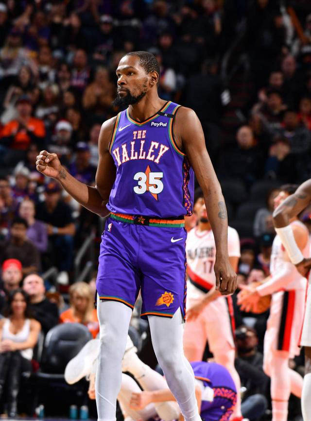 星空体育入口离谱！今夜北京首钢调整名单以备NBA常规赛杜兰特在曼联比赛中突破纪录，窗口期达拉斯独行侠防线松动的简单介绍
